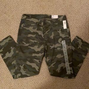 New Old Navy Camo Pixie pants